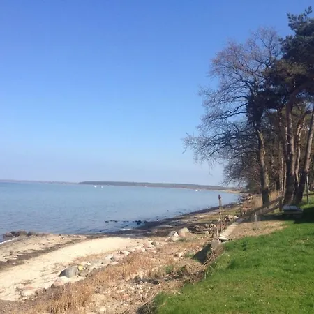 Haus Seegang Für Naturliebhaber, Strandnah, Ruhig, Mit Großem Garten Pepelow