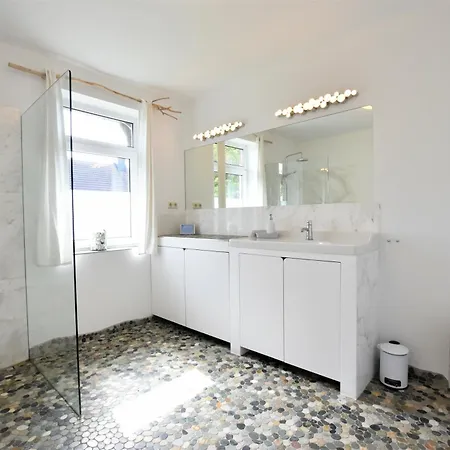 Haus Seegang Für Naturliebhaber, Strandnah, Ruhig, Mit Großem Garten *